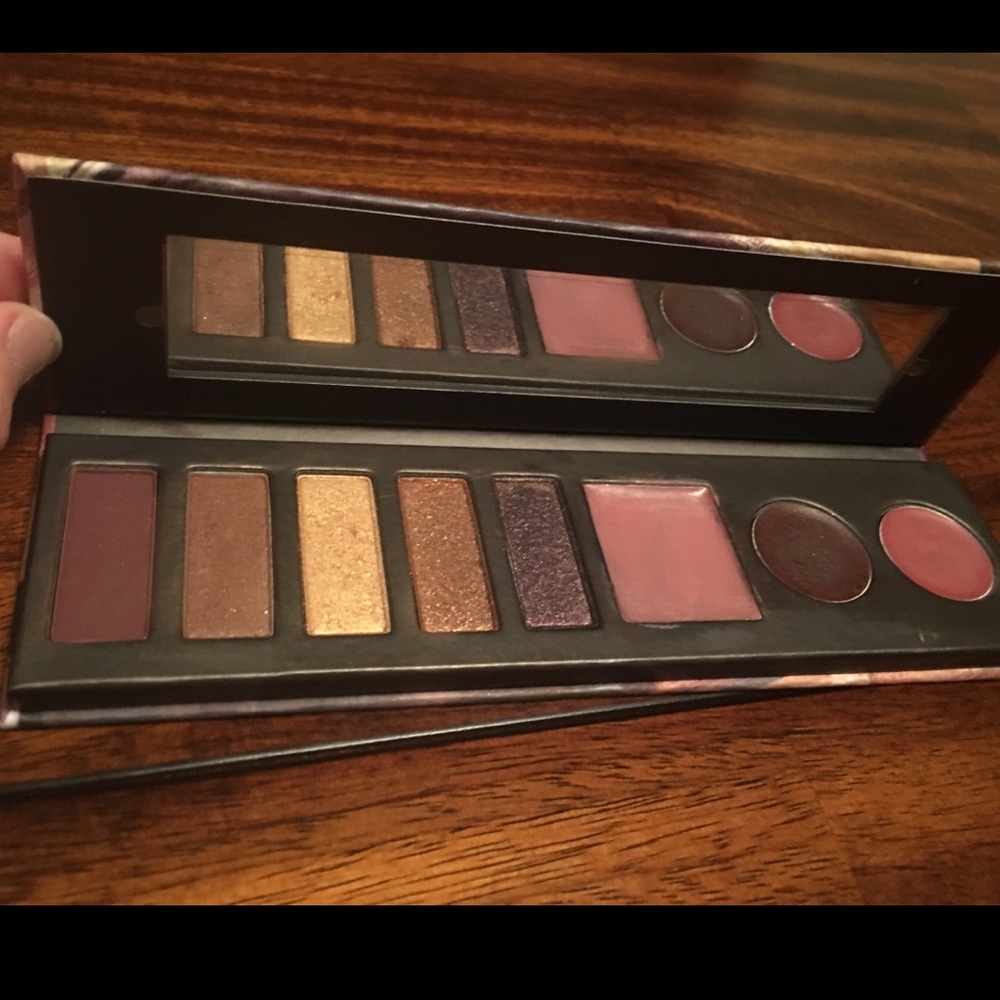 “Falling For You” Makeup Palette